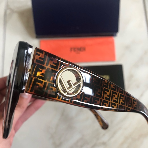 🔥NEW BLOGGERS CHOICE FENDI SUNGLASSES 🔥 - Picture 11 of 16